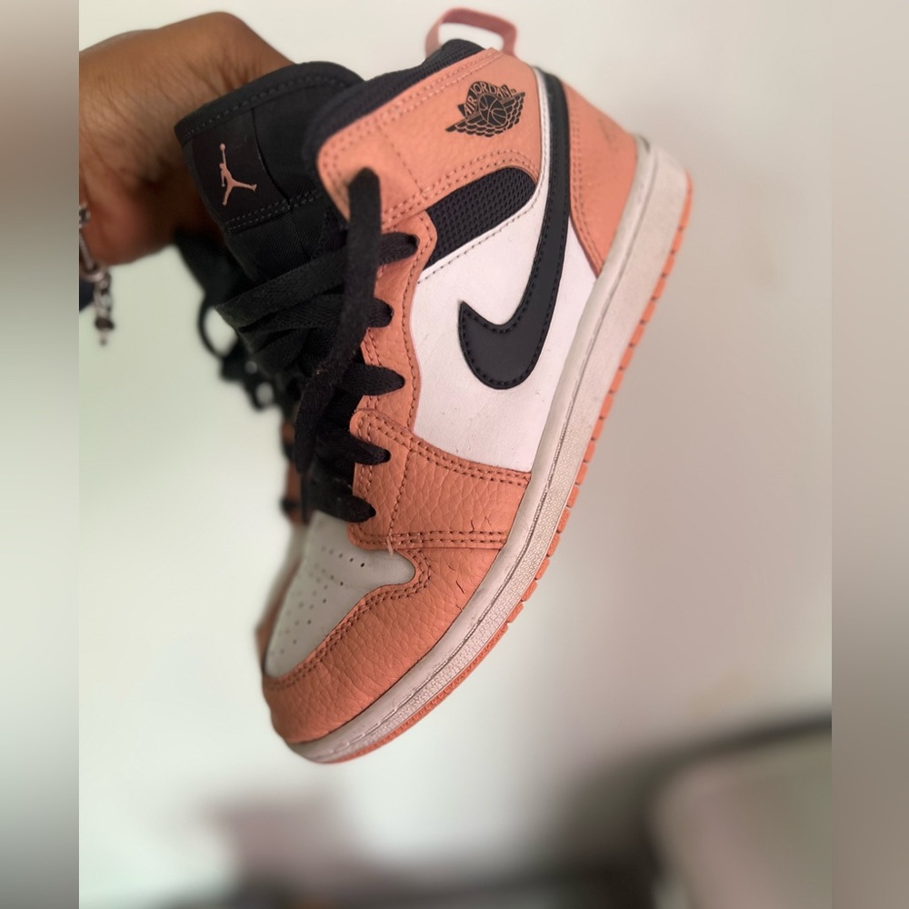 Boys Jordan 1mid
